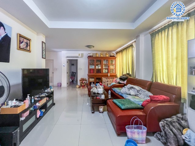 *****บ้านเดี่ยวมือสองย่านนครปฐม ม.อาภากร3 ศาลายา-บางภาษี เนื้อที่กว้างขวางมากถึงเกือบ 84 ตร.ว. ฟังก์ชันจัดเต็มถึง 5 ห้องนอน 4 ห้องน้ำ 2 ที่จอดรถ บ้านหลังใหญ่ ทำเลแห่งการเดินทาง เชื่อมต่อถ.พุทธมณฑล สาย4, ถ.บรมราชชนนี, ถ.กาญจนาภิเษก ใกล้ม.มหิดล, ทางด่วน "ศรีรัช" ราคาคุ้ม!